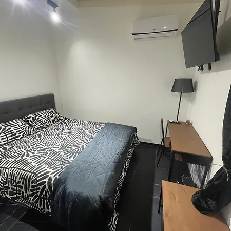 Indipendent House 29r * Κατάνια