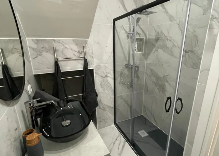 Indipendent House 29r Κατάνια